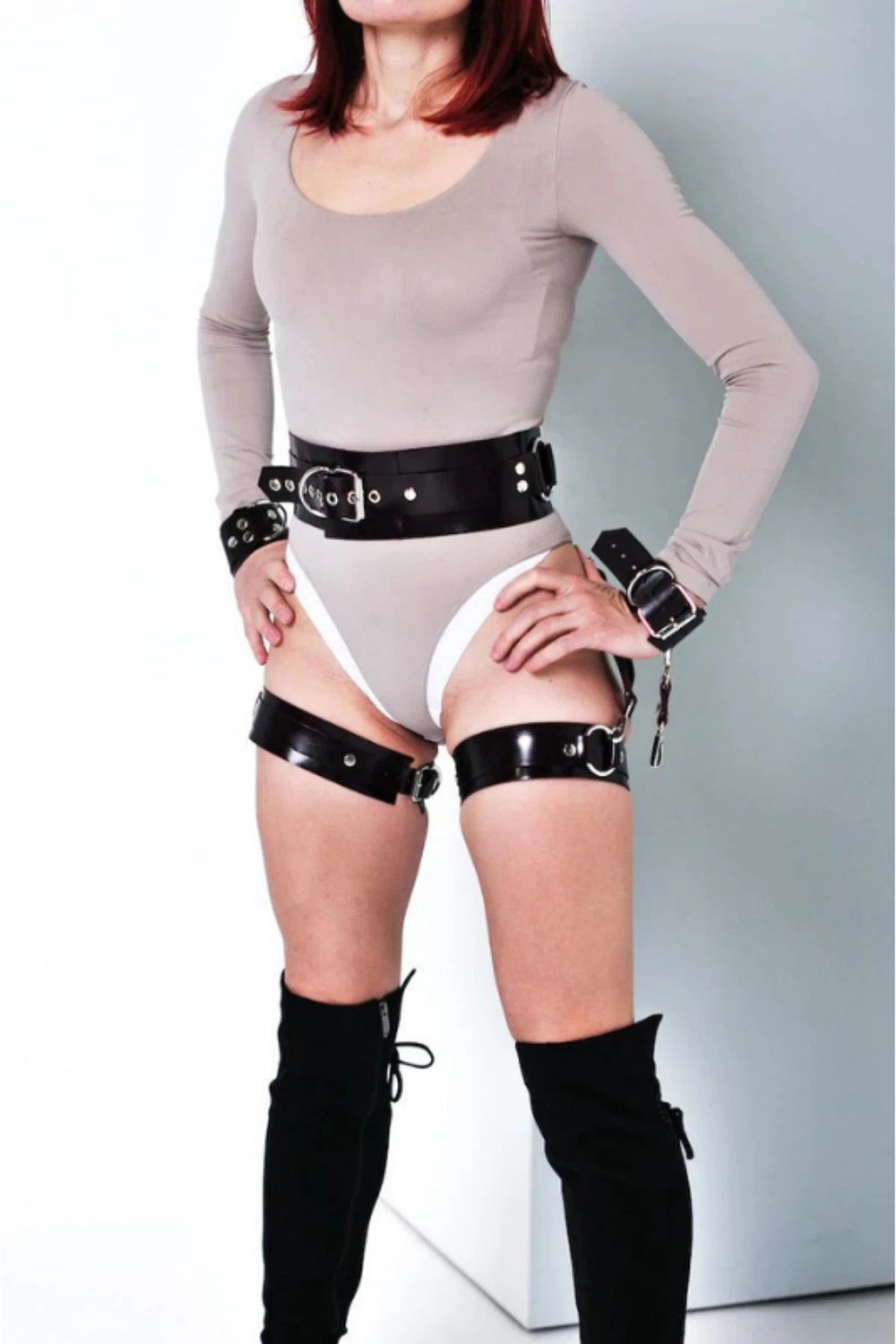 Fantezi Harness Kalça Detaylı Kelepçeli